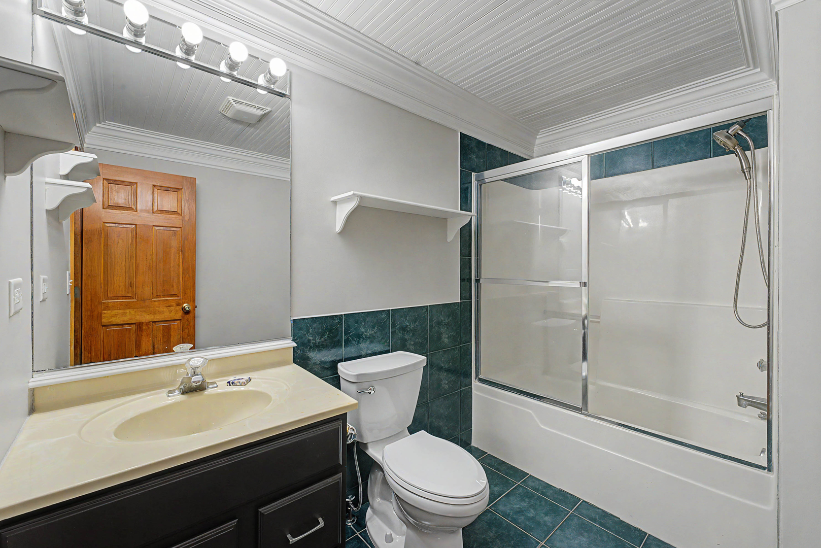 26131 W Lakeview Avenue, Ingleside, IL 60041