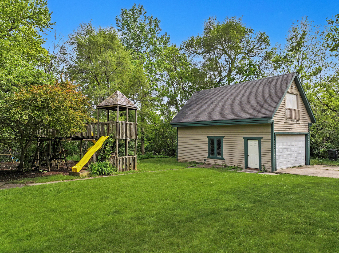 26131 W Lakeview Avenue, Ingleside, IL 60041