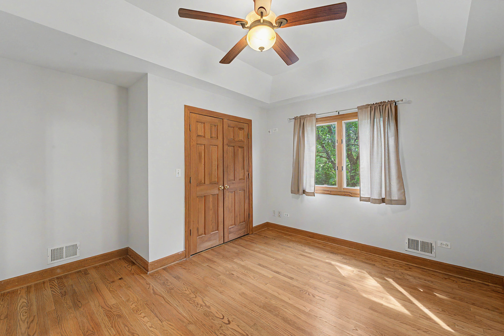 26131 W Lakeview Avenue, Ingleside, IL 60041