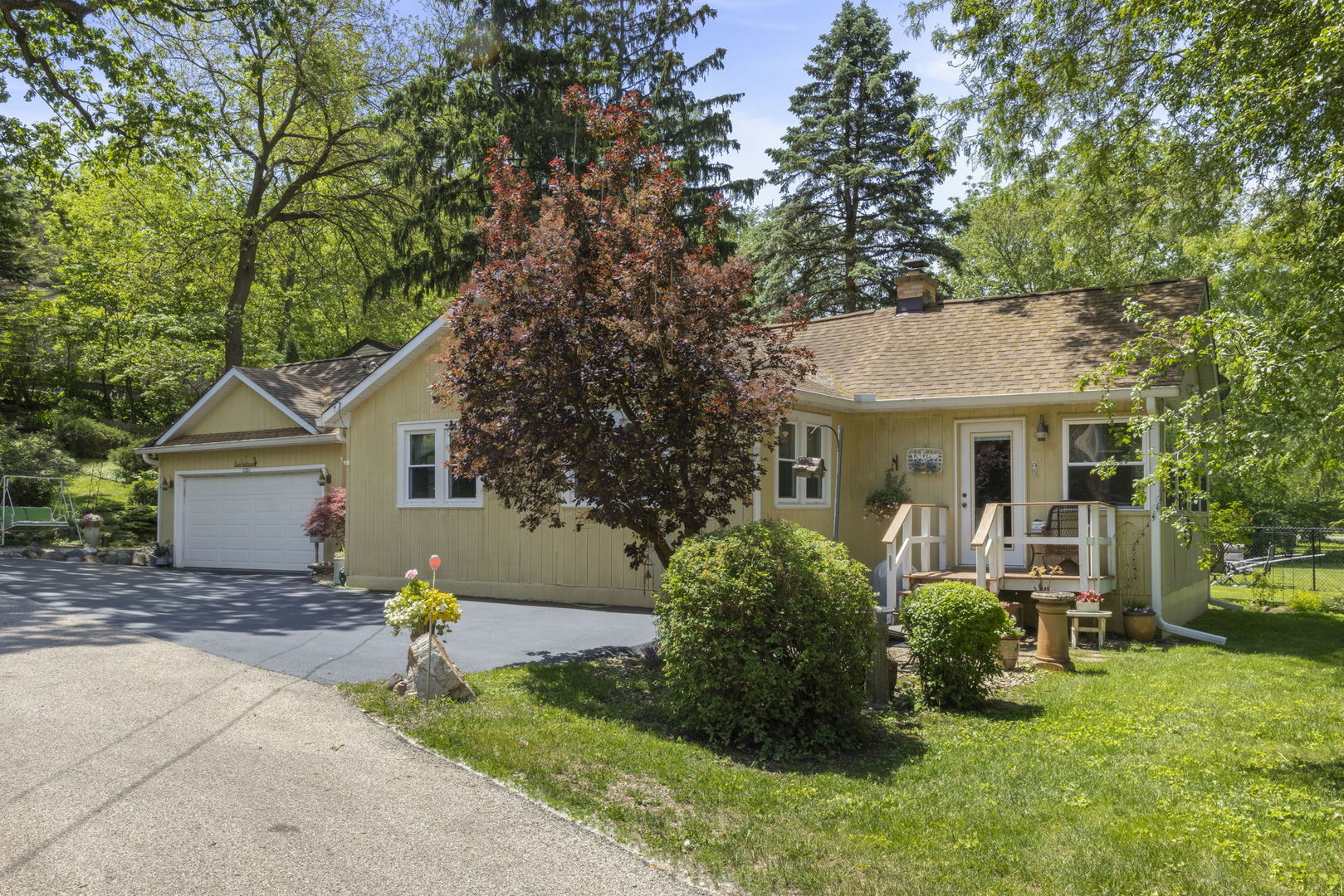 3321 Willow Lane, Island Lake, IL 60042
