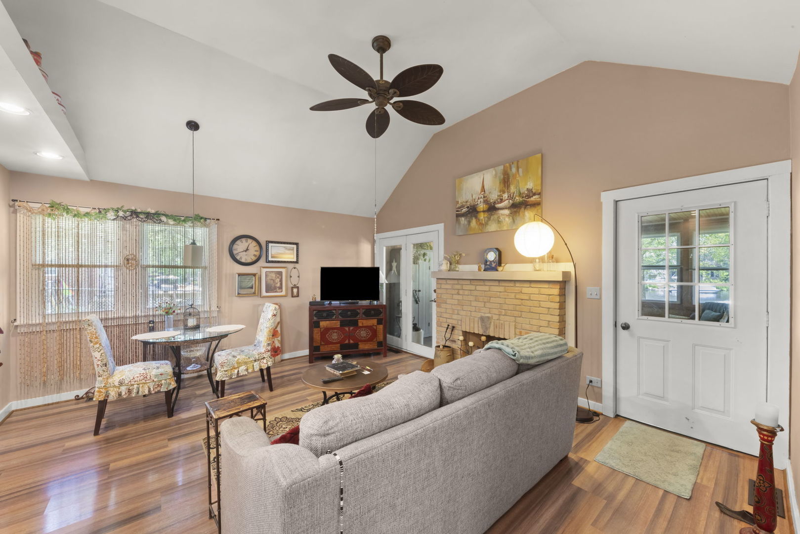 3321 Willow Lane, Island Lake, IL 60042