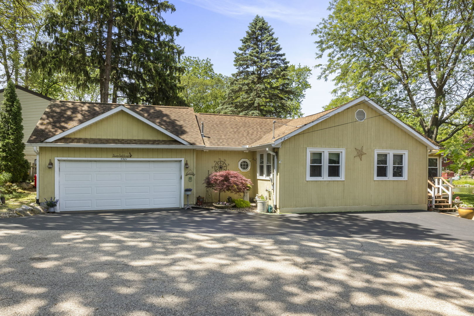 3321 Willow Lane, Island Lake, IL 60042