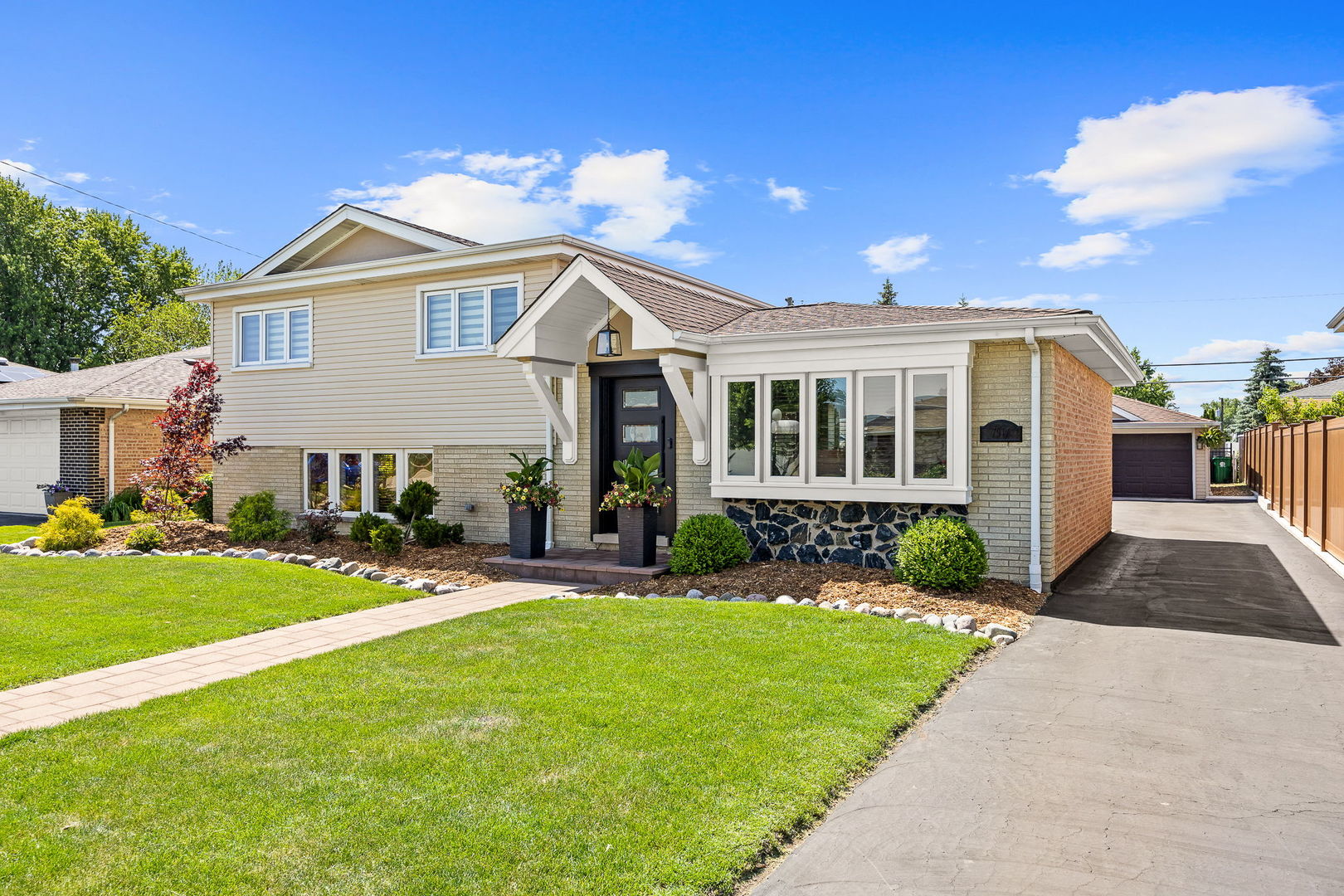7917 W 81st Street, Bridgeview, IL 60455