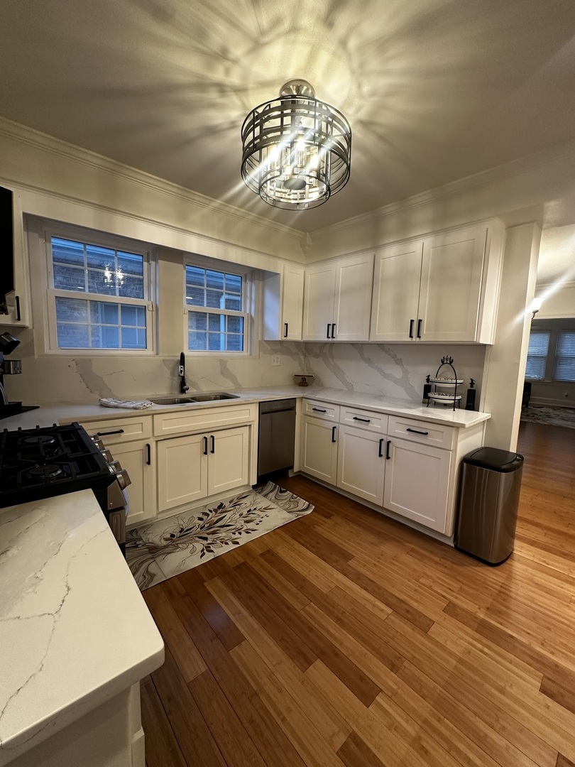 3147 Sunnyside Avenue, Brookfield, IL 60513