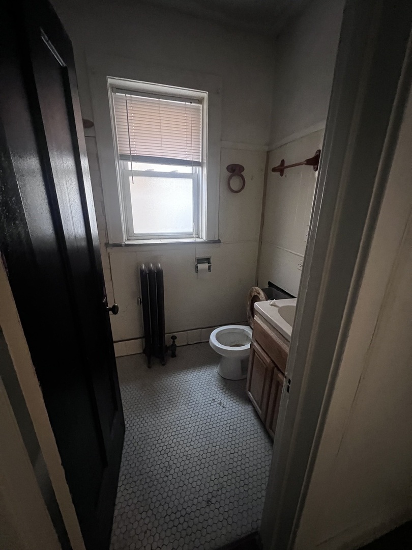 8127 S Vernon Avenue, Chicago, IL 60619