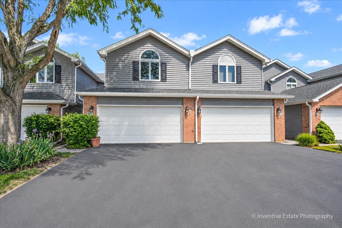 8304 Highpoint Circle #B, Darien, IL 60561
