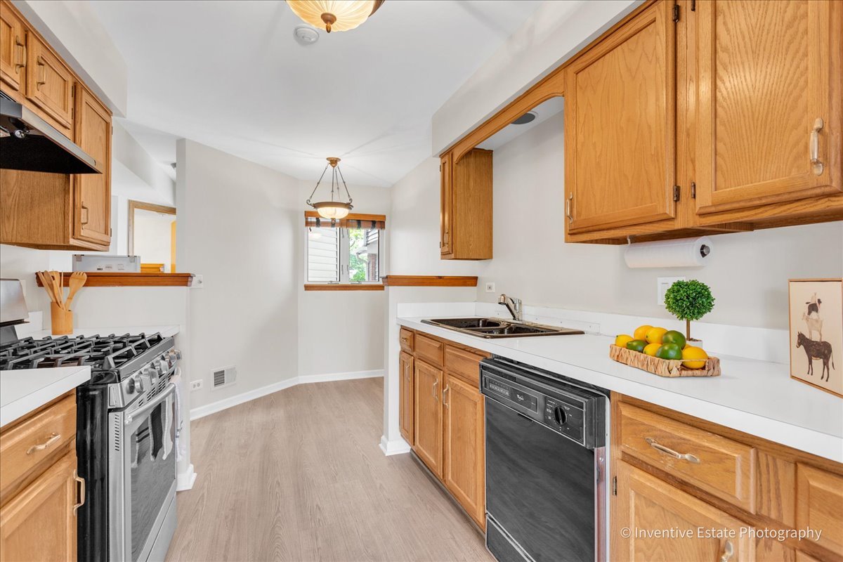 8304 Highpoint Circle #B, Darien, IL 60561