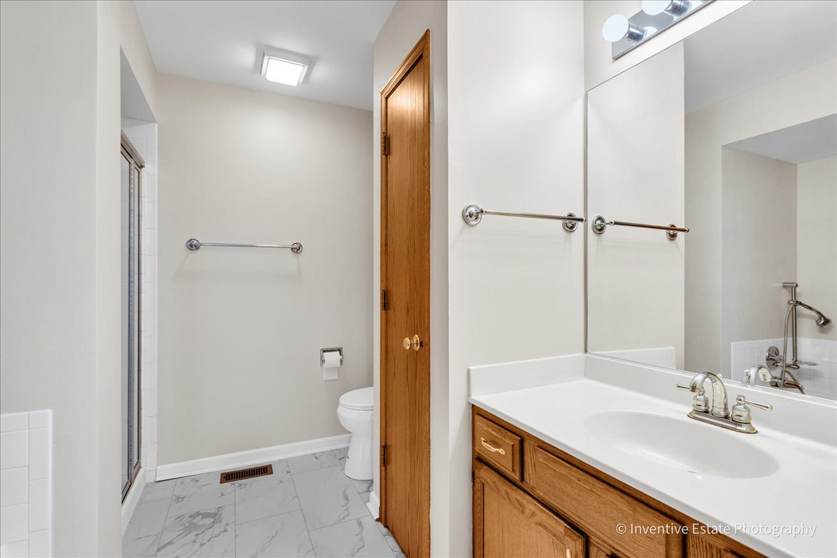 8304 Highpoint Circle #B, Darien, IL 60561