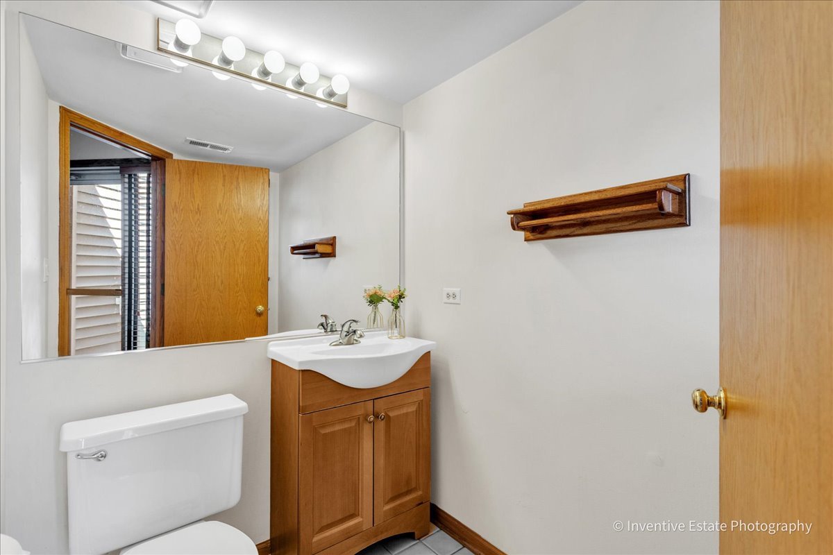 8304 Highpoint Circle #B, Darien, IL 60561