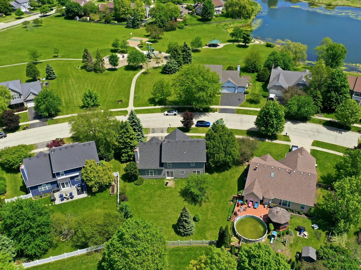 225 Parkside Lane, Oswego, IL 60543