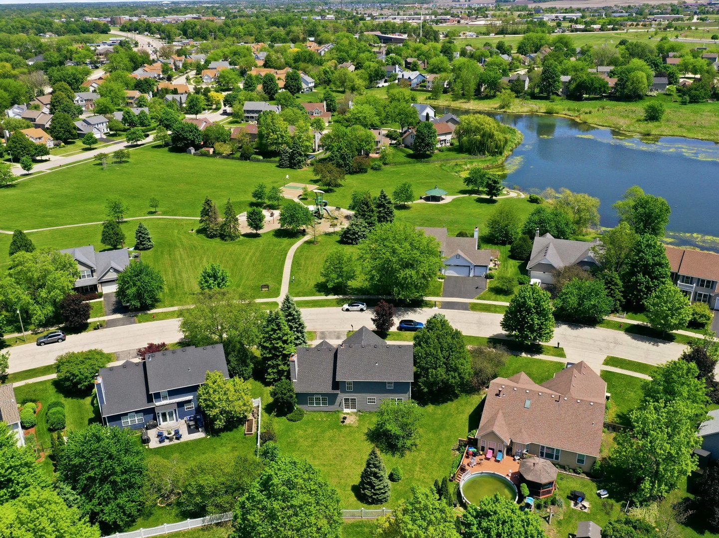225 Parkside Lane, Oswego, IL 60543