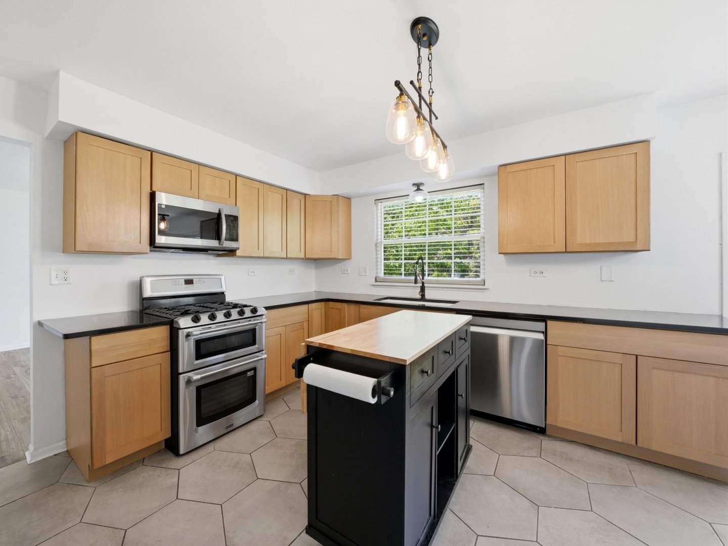 225 Parkside Lane, Oswego, IL 60543