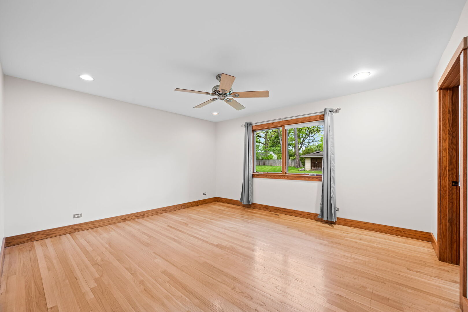 23W212 Blackcherry Lane, Glen Ellyn, IL 60137