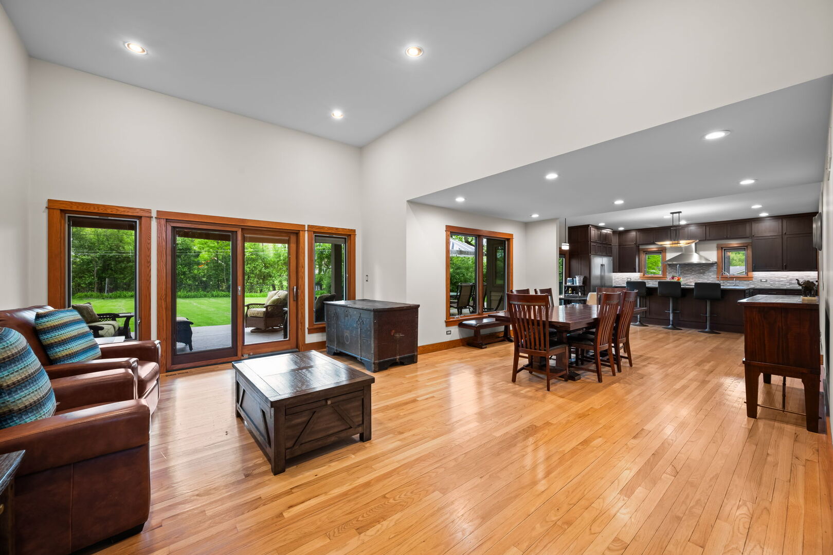 23W212 Blackcherry Lane, Glen Ellyn, IL 60137