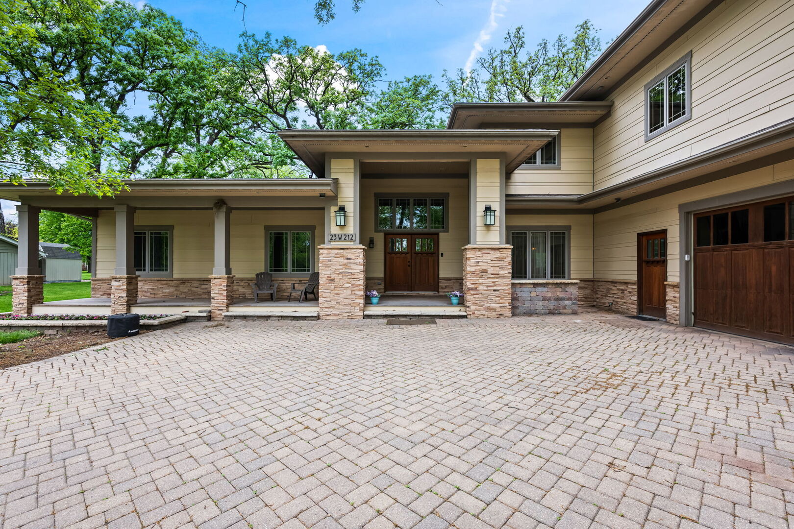 23W212 Blackcherry Lane, Glen Ellyn, IL 60137