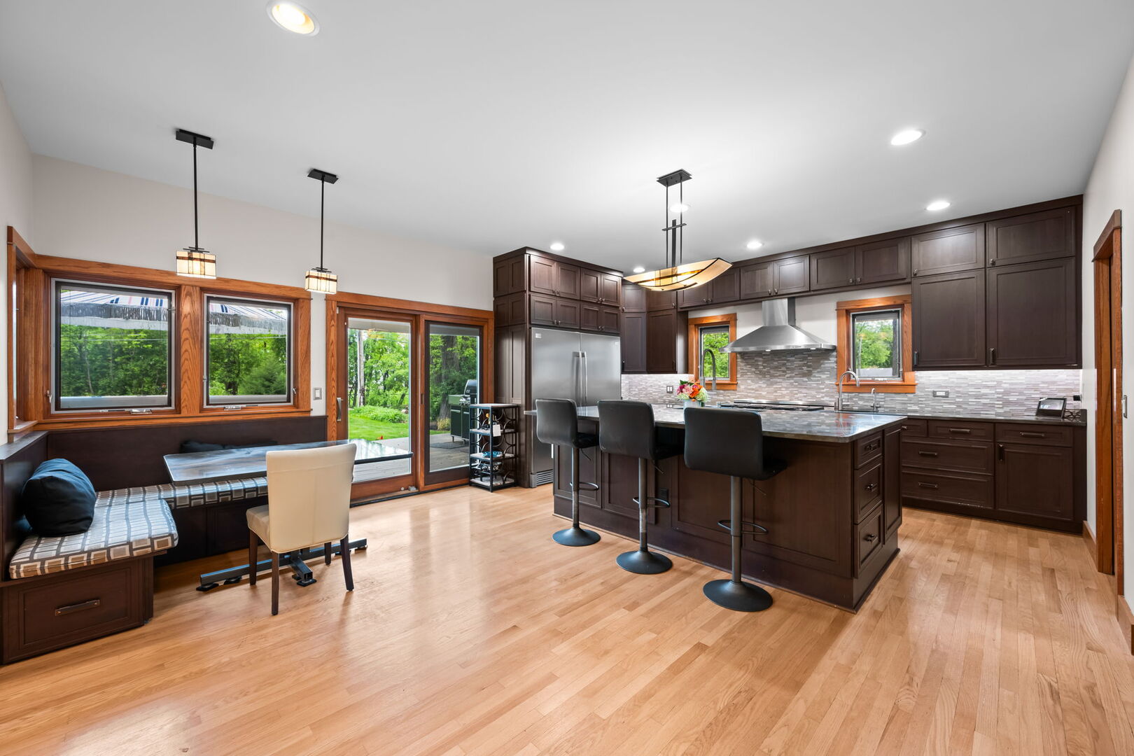 23W212 Blackcherry Lane, Glen Ellyn, IL 60137