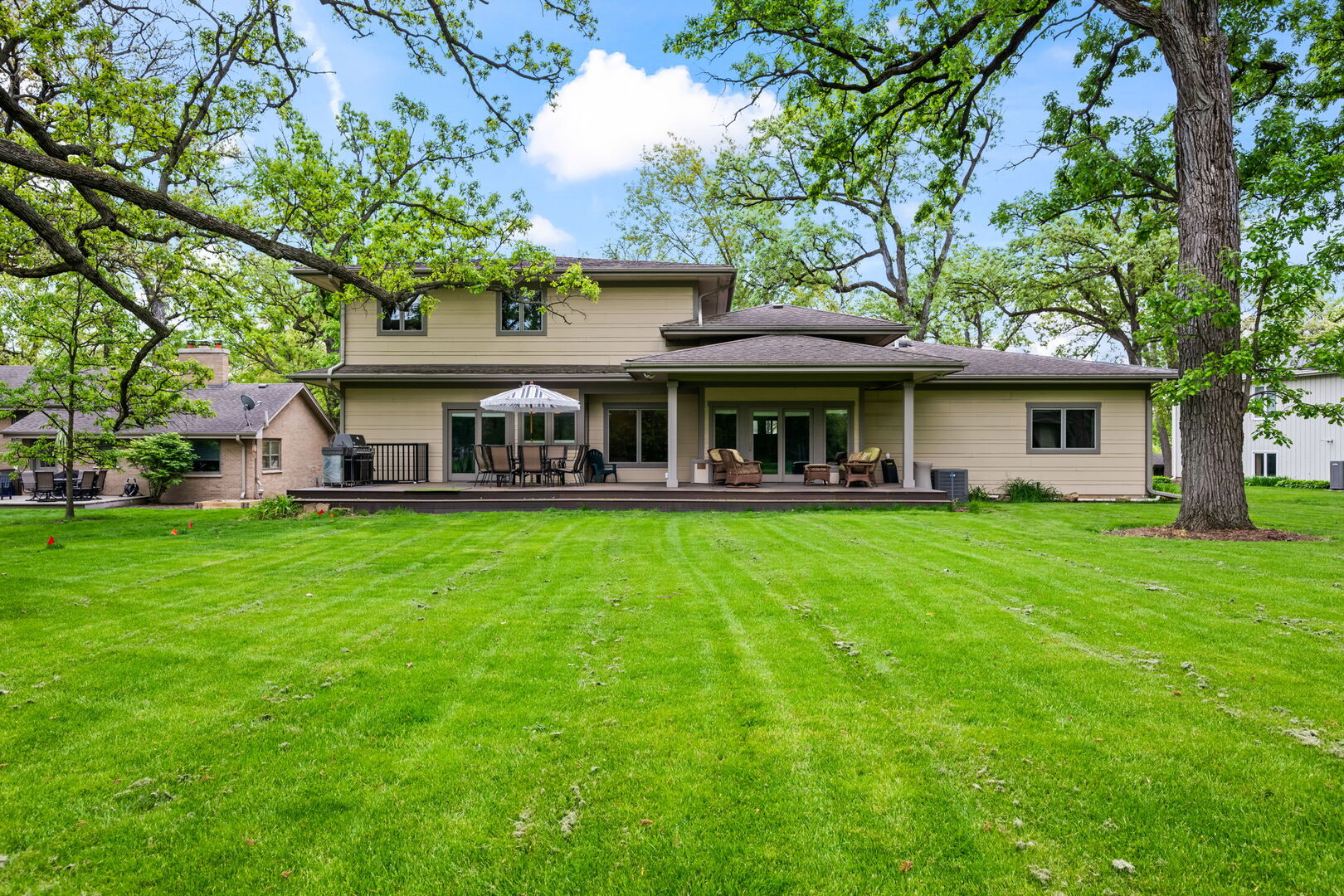 23W212 Blackcherry Lane, Glen Ellyn, IL 60137