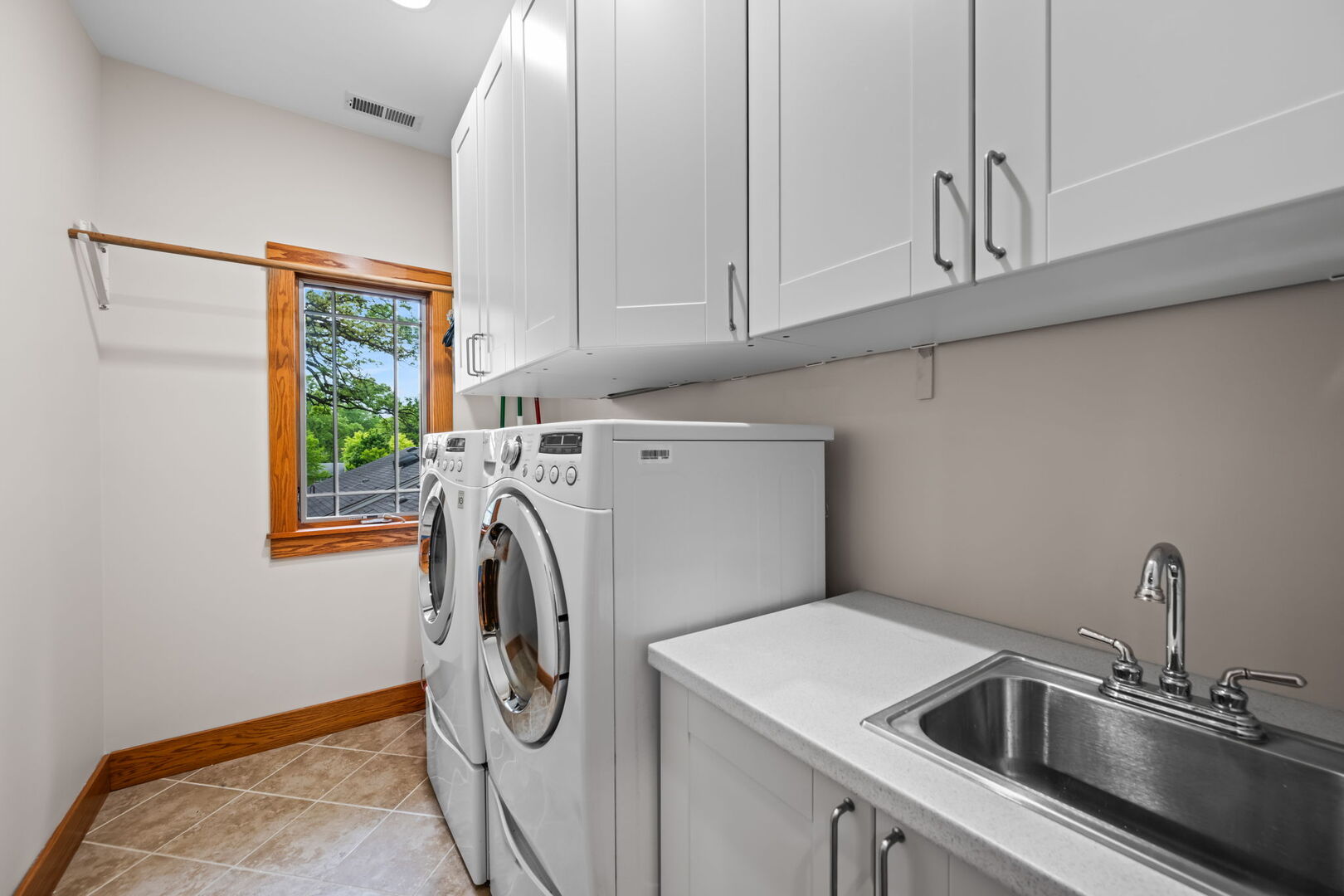23W212 Blackcherry Lane, Glen Ellyn, IL 60137