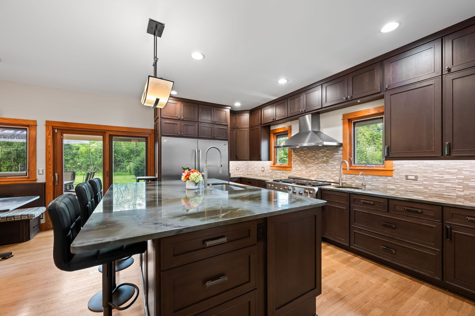 23W212 Blackcherry Lane, Glen Ellyn, IL 60137
