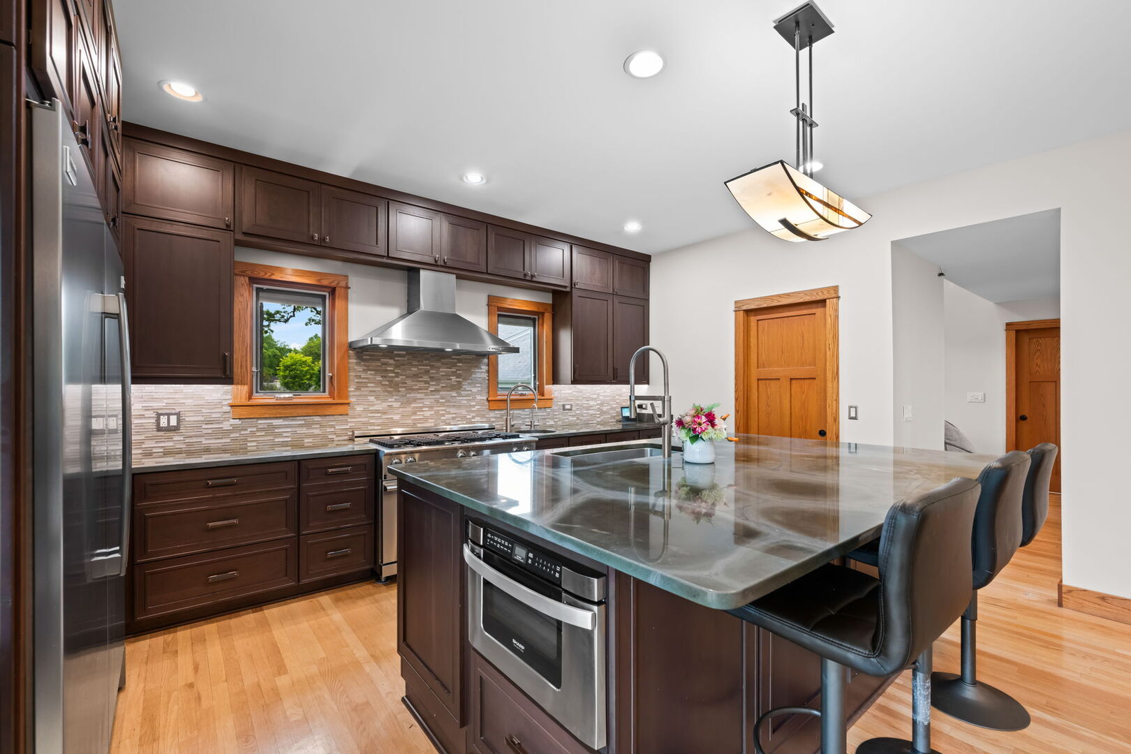 23W212 Blackcherry Lane, Glen Ellyn, IL 60137