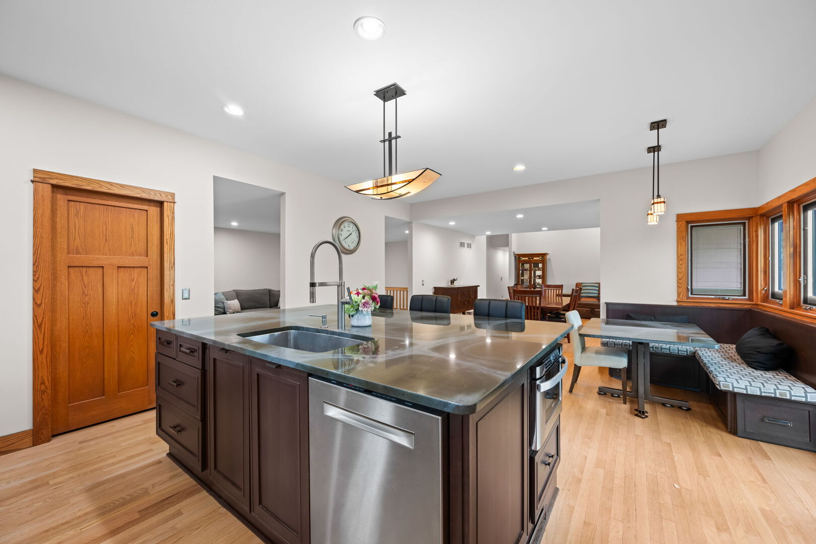 23W212 Blackcherry Lane, Glen Ellyn, IL 60137