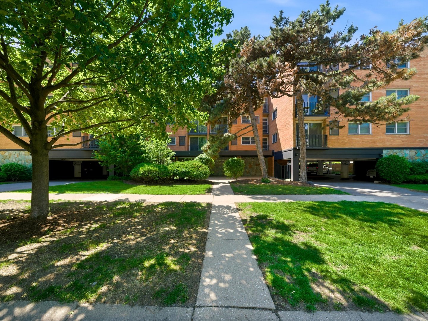333 S EAST Avenue #306, Oak Park, IL 60302