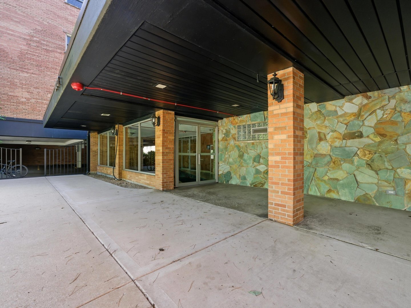 333 S EAST Avenue #306, Oak Park, IL 60302