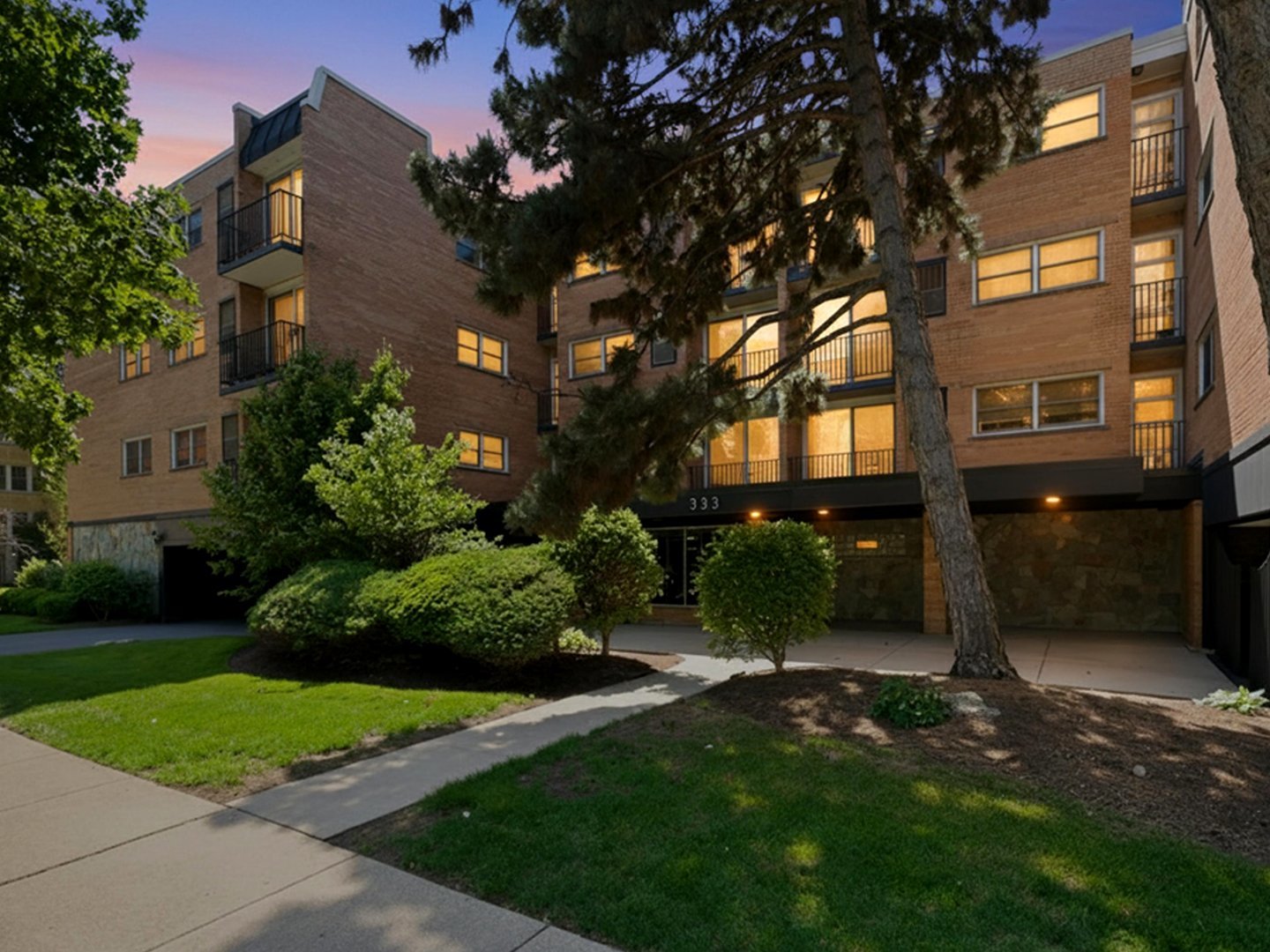 333 S EAST Avenue #306, Oak Park, IL 60302