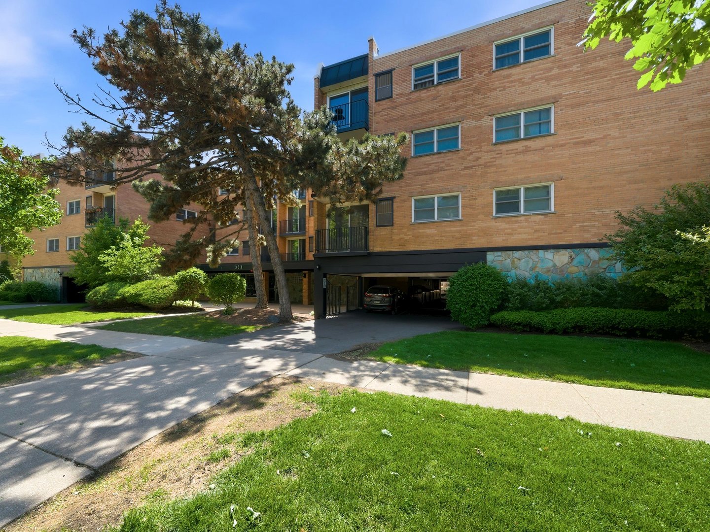 333 S EAST Avenue #306, Oak Park, IL 60302