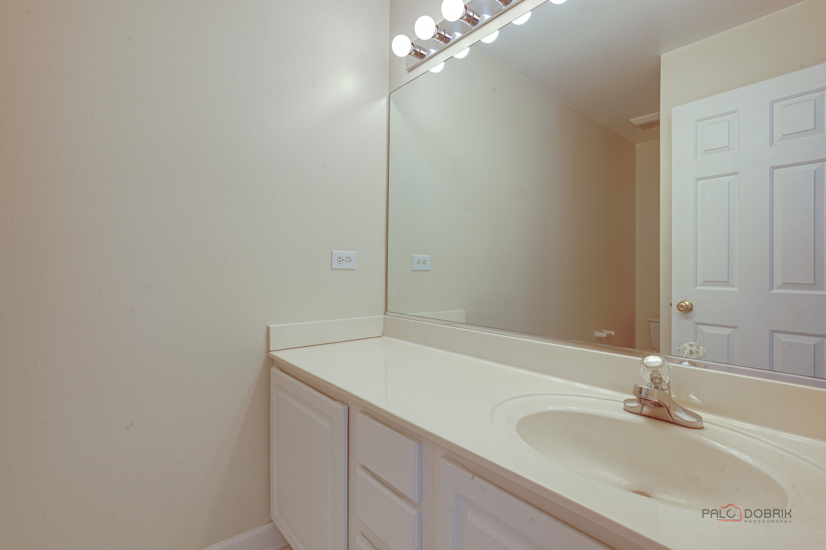 2224 Cathedral Court, Gurnee, IL 60031