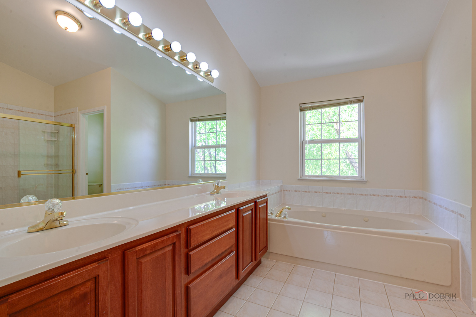 2224 Cathedral Court, Gurnee, IL 60031