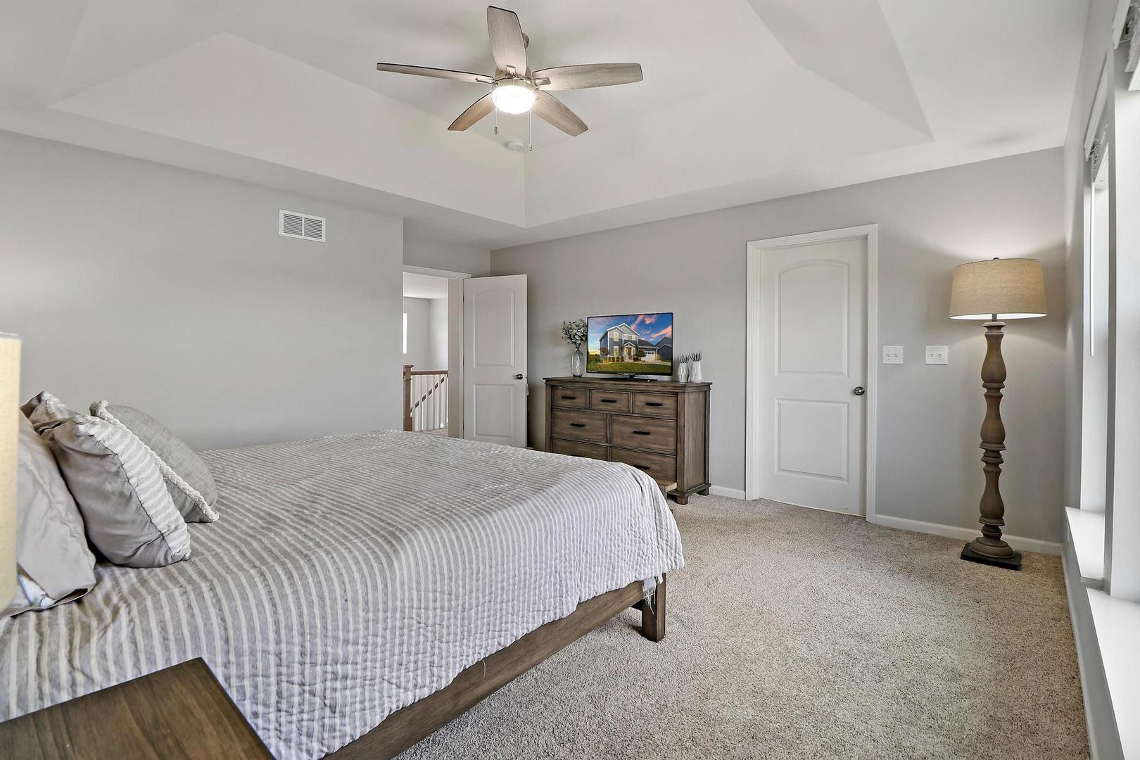 260 E Parkland Drive, Island Lake, IL 60042