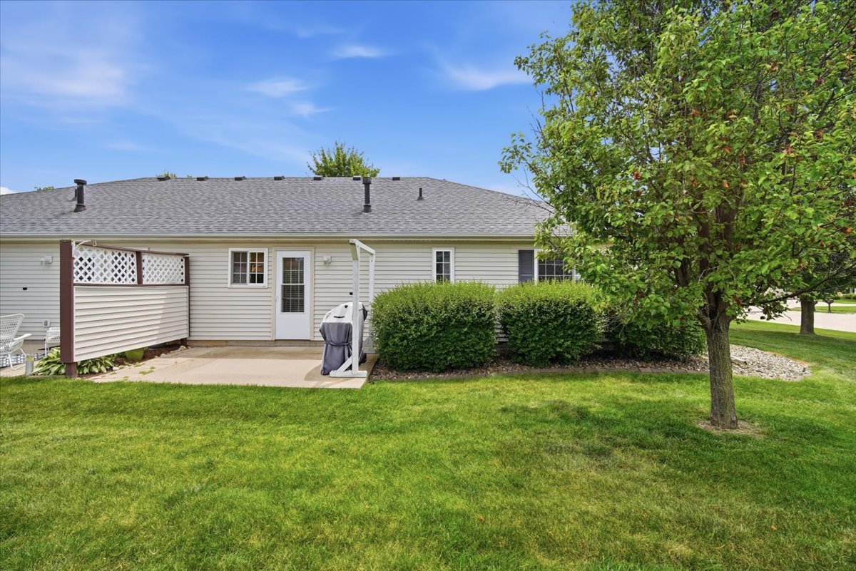 1419 Inglewood Circle, Bloomington, IL 61704