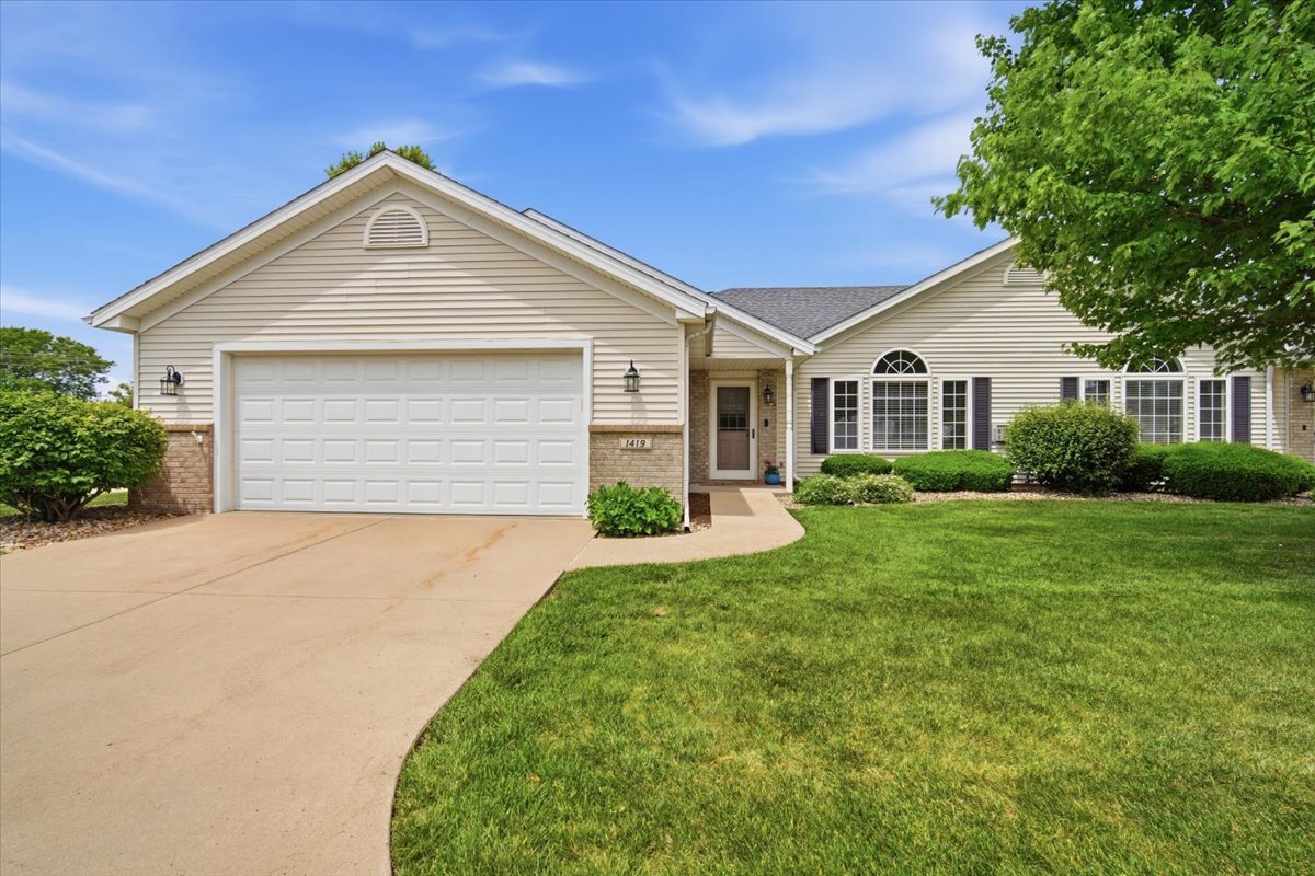 1419 Inglewood Circle, Bloomington, IL 61704