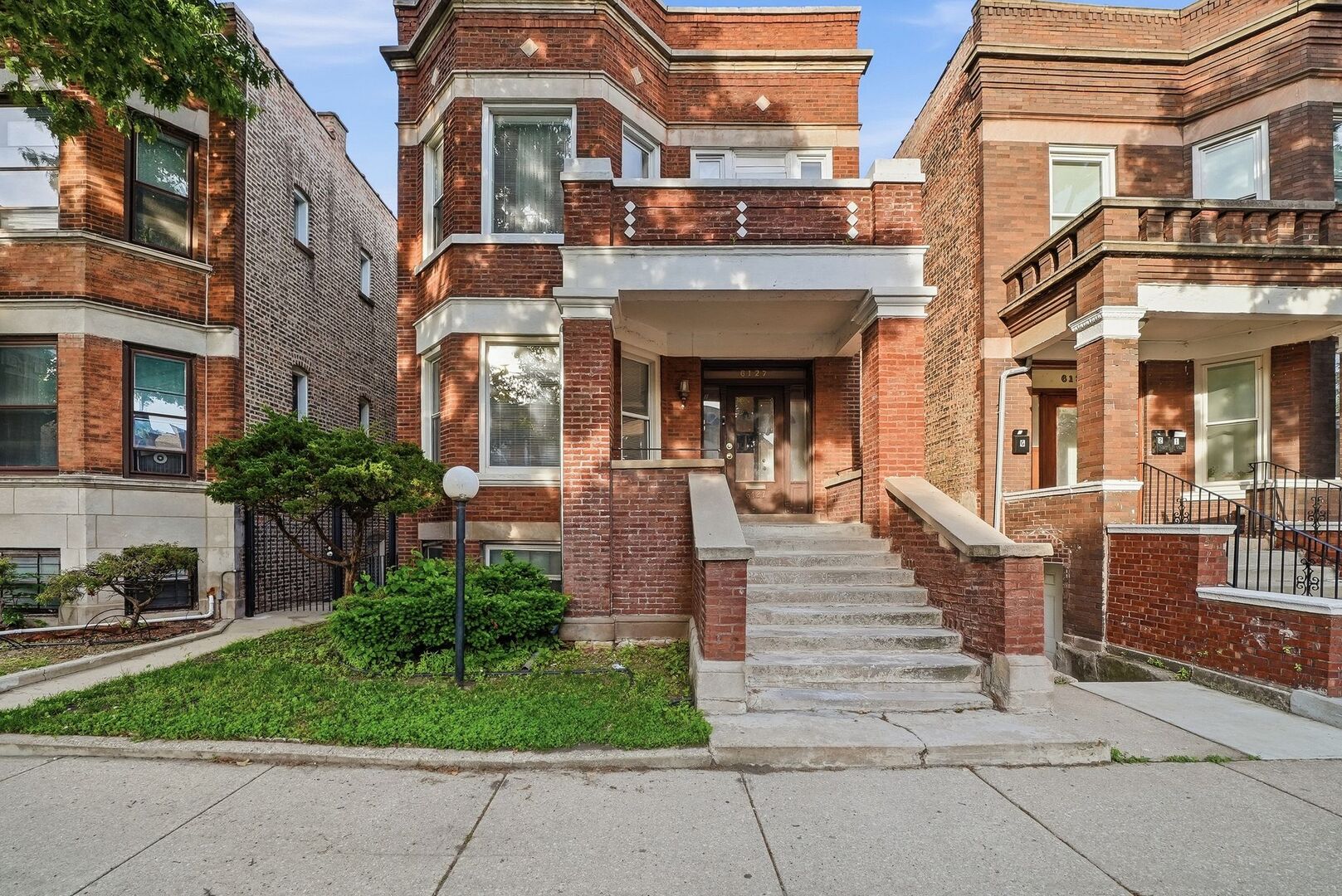 6127 S Champlain Avenue, Chicago, IL 60637
