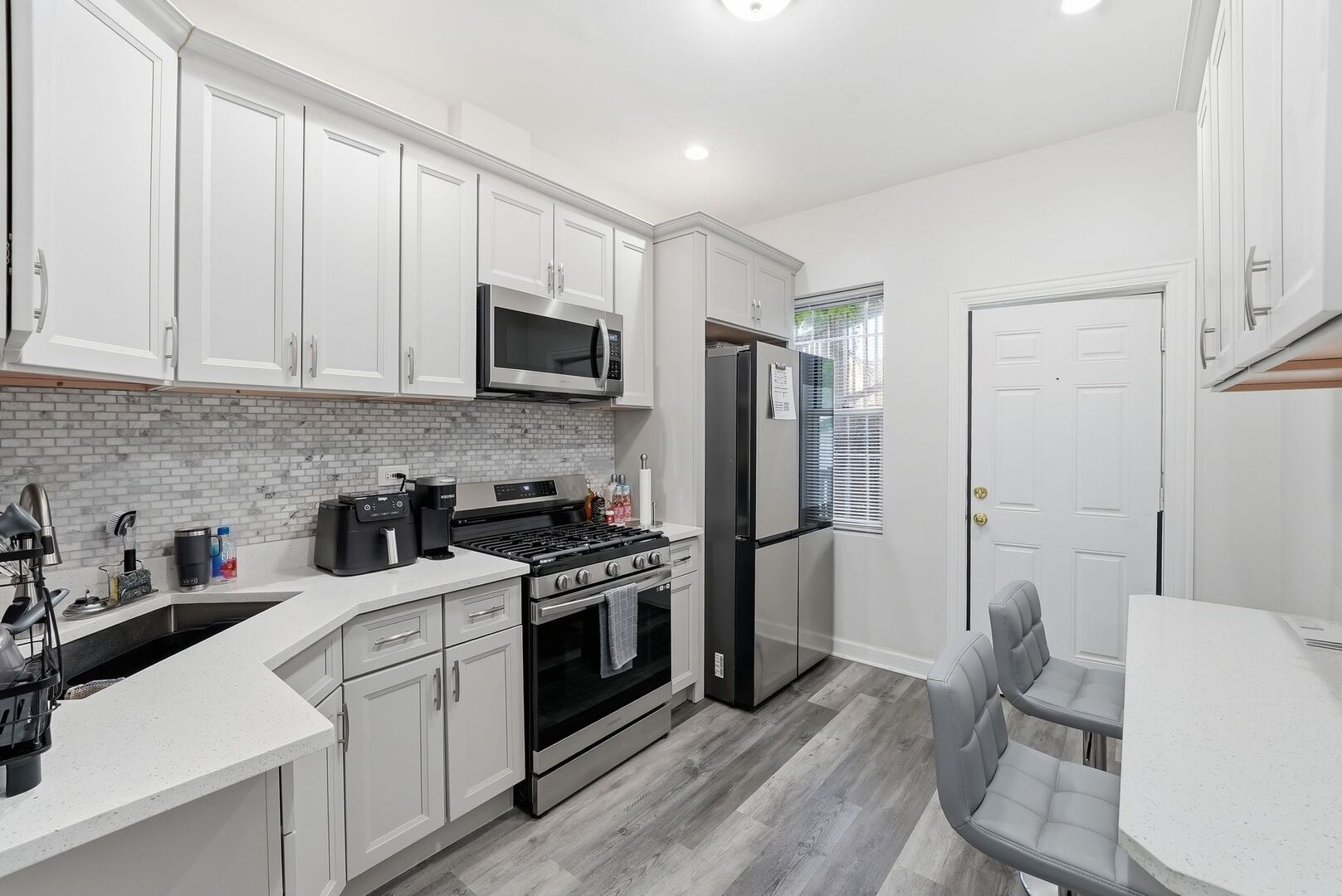 6127 S Champlain Avenue, Chicago, IL 60637