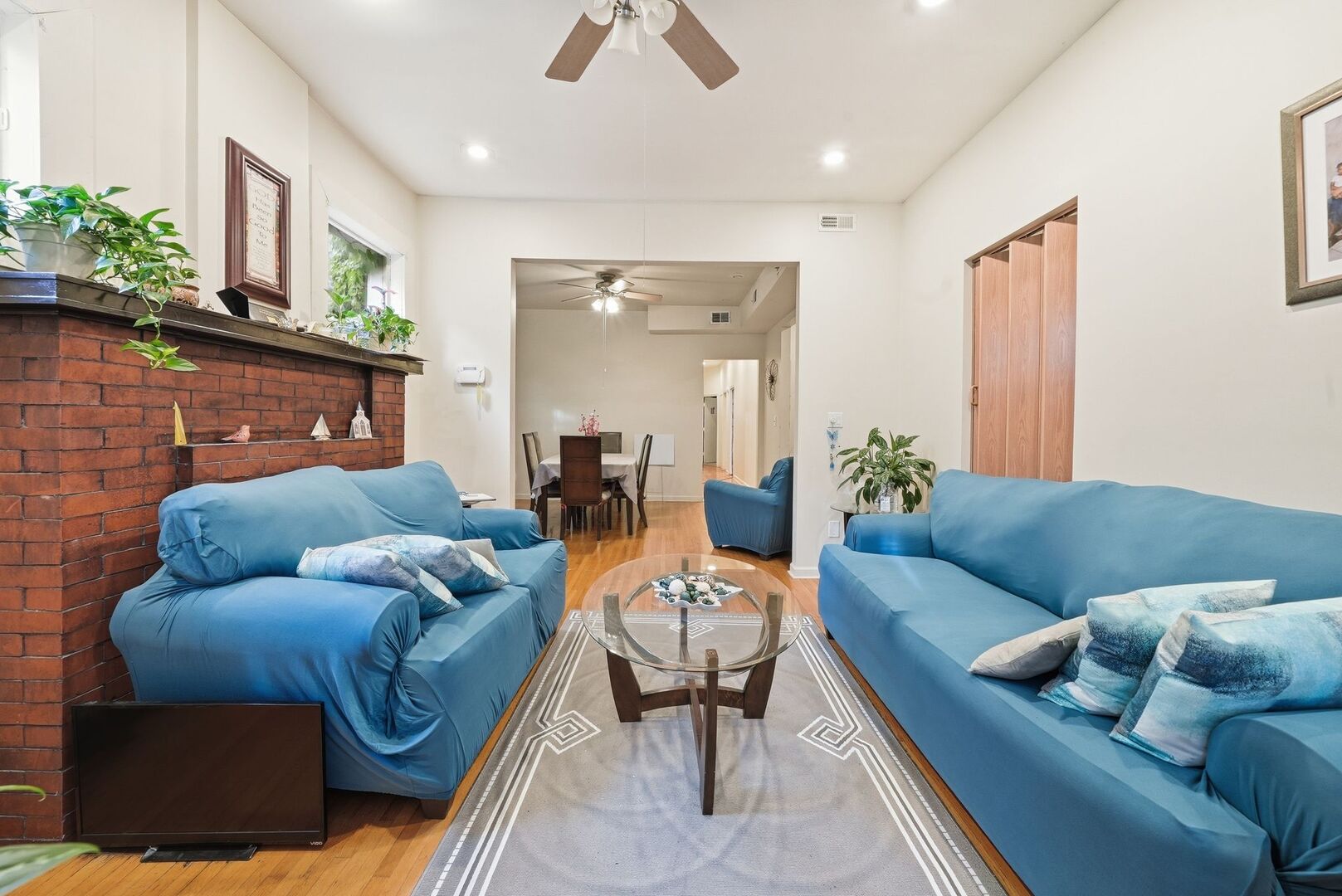 6127 S Champlain Avenue, Chicago, IL 60637