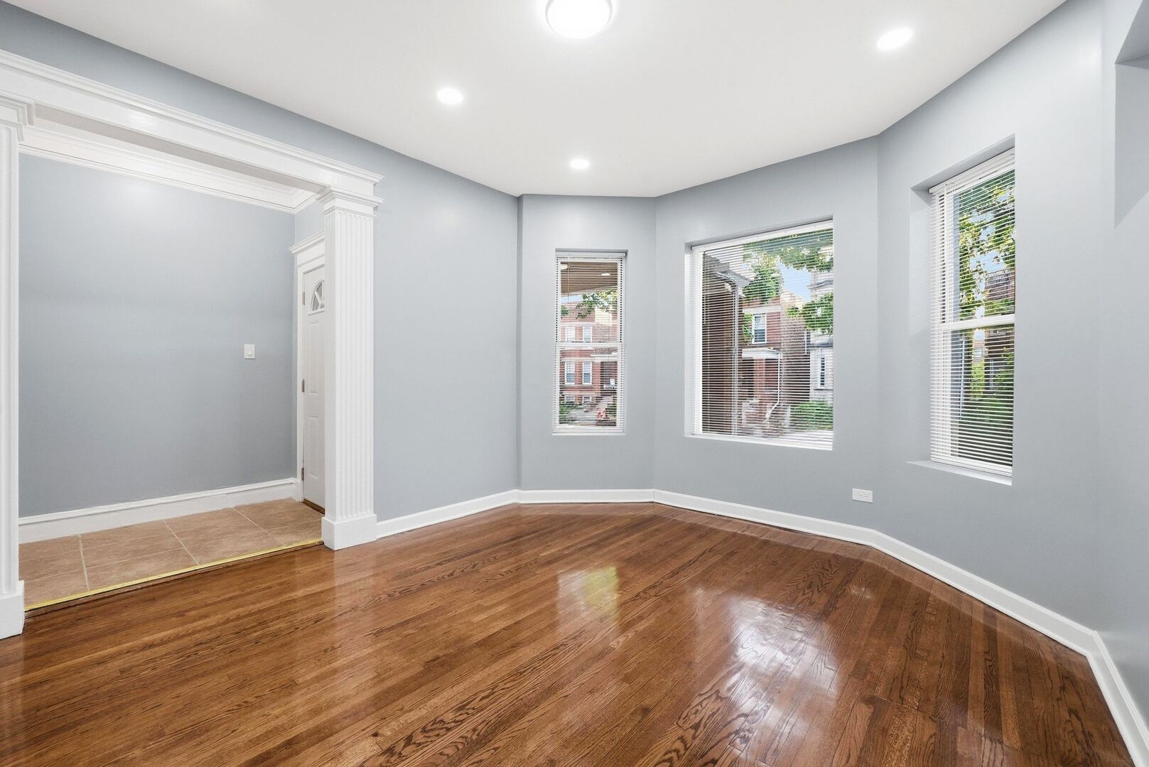 6127 S Champlain Avenue, Chicago, IL 60637