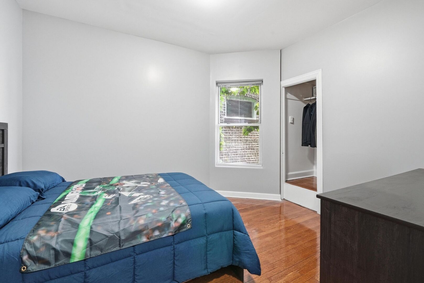 6127 S Champlain Avenue, Chicago, IL 60637