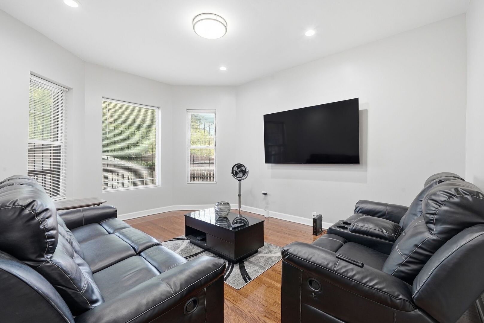 6127 S Champlain Avenue, Chicago, IL 60637