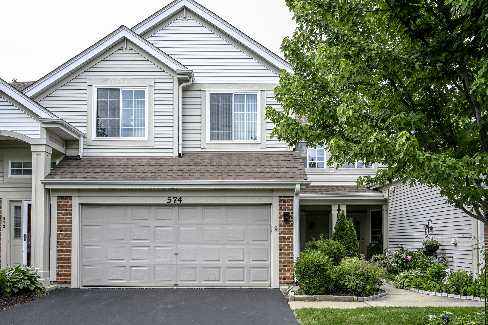 574 E Thornhill Lane, Palatine, IL 60074