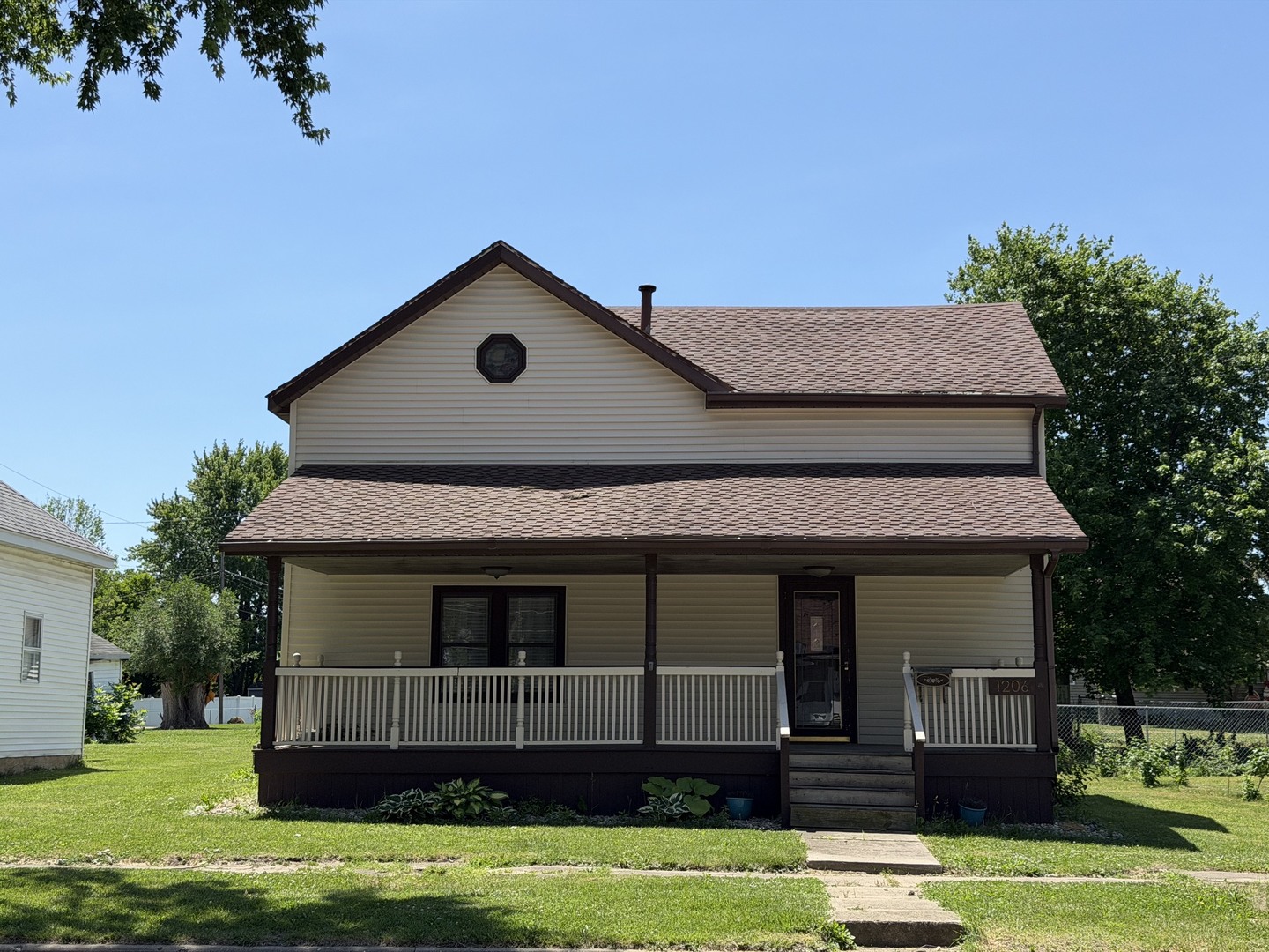 1206 E Main Street, Clinton, IL 61727