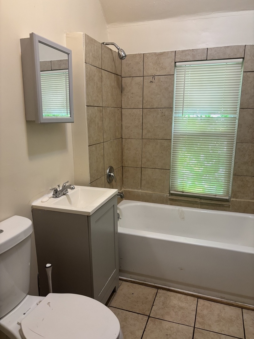 11317 S Edbrooke Avenue, Chicago, IL 60628