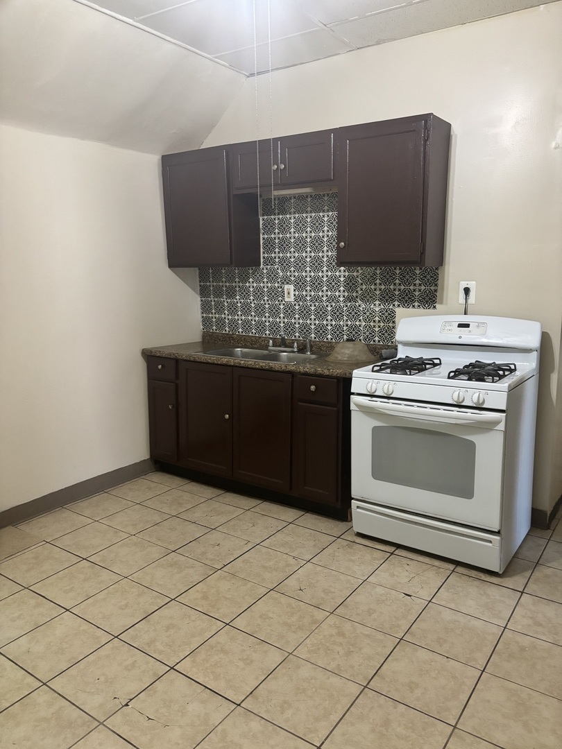 11317 S Edbrooke Avenue, Chicago, IL 60628
