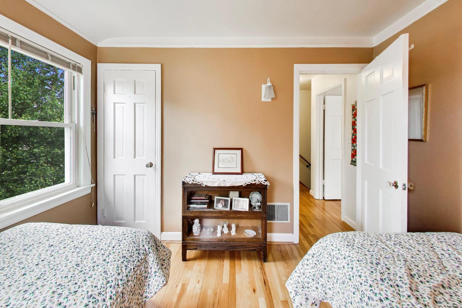 6436 N Oketo Avenue, Chicago, IL 60631