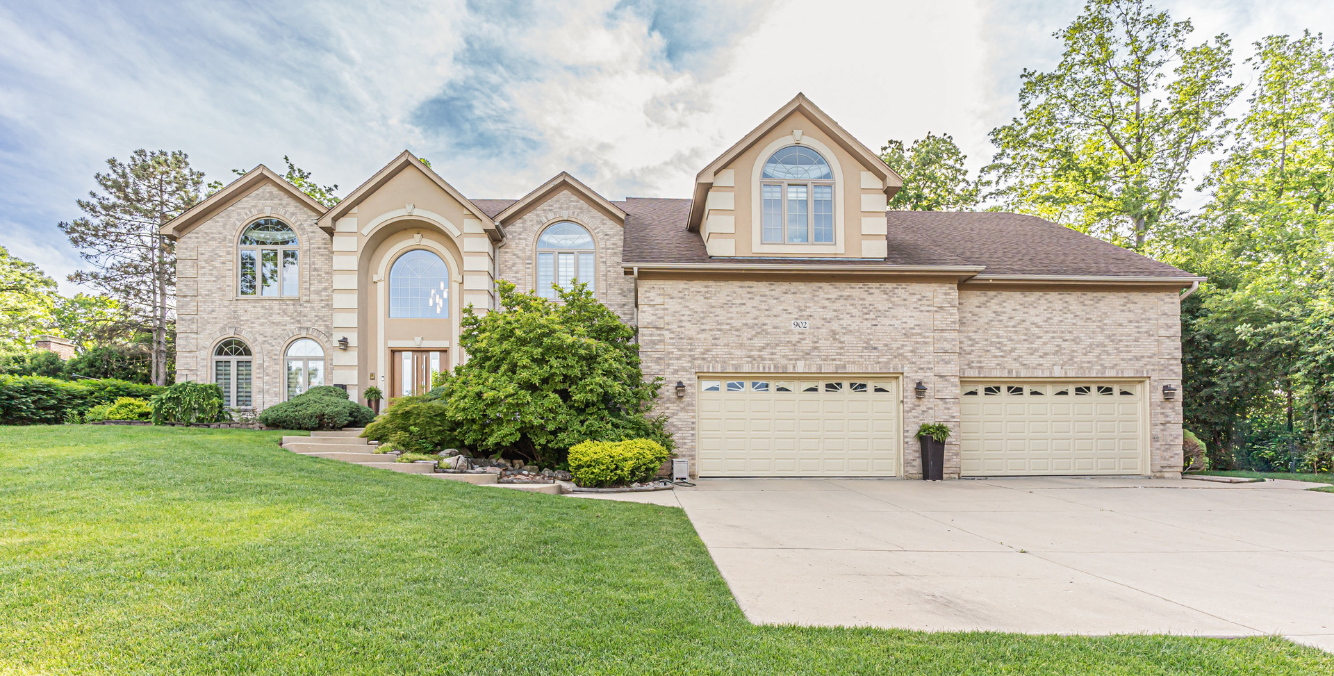 902 DORAL Drive, Bartlett, IL 60103