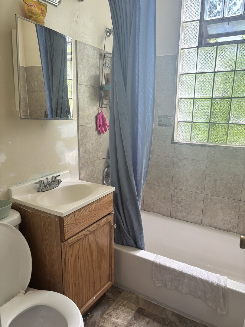 6715 S Bishop Street, Chicago, IL 60636