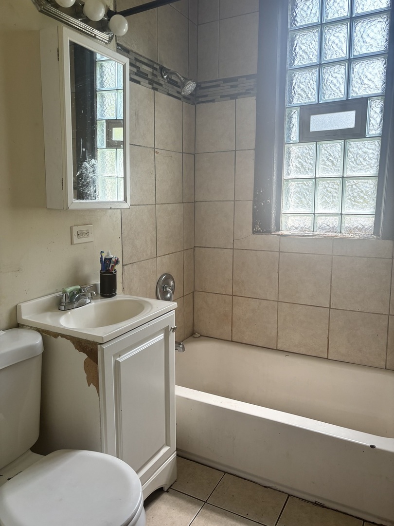 6715 S Bishop Street, Chicago, IL 60636
