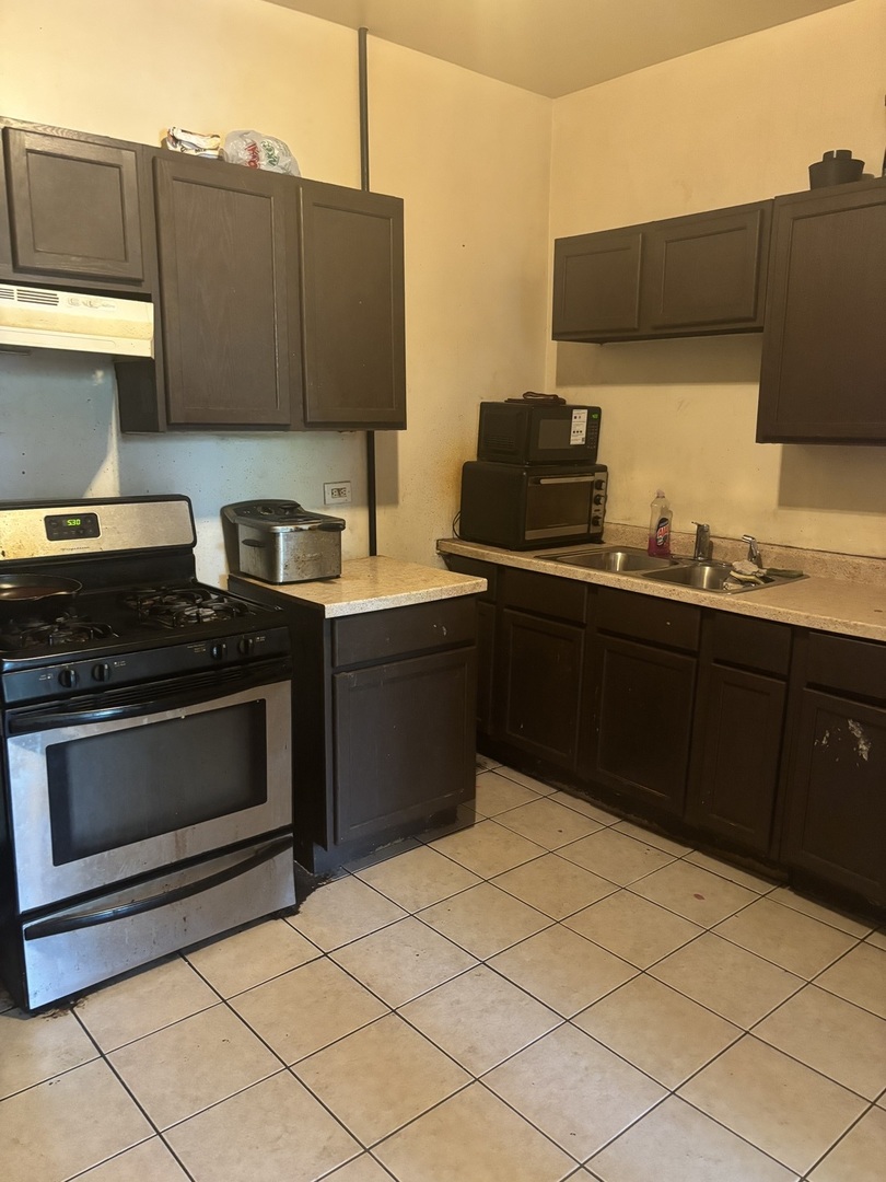 6715 S Bishop Street, Chicago, IL 60636