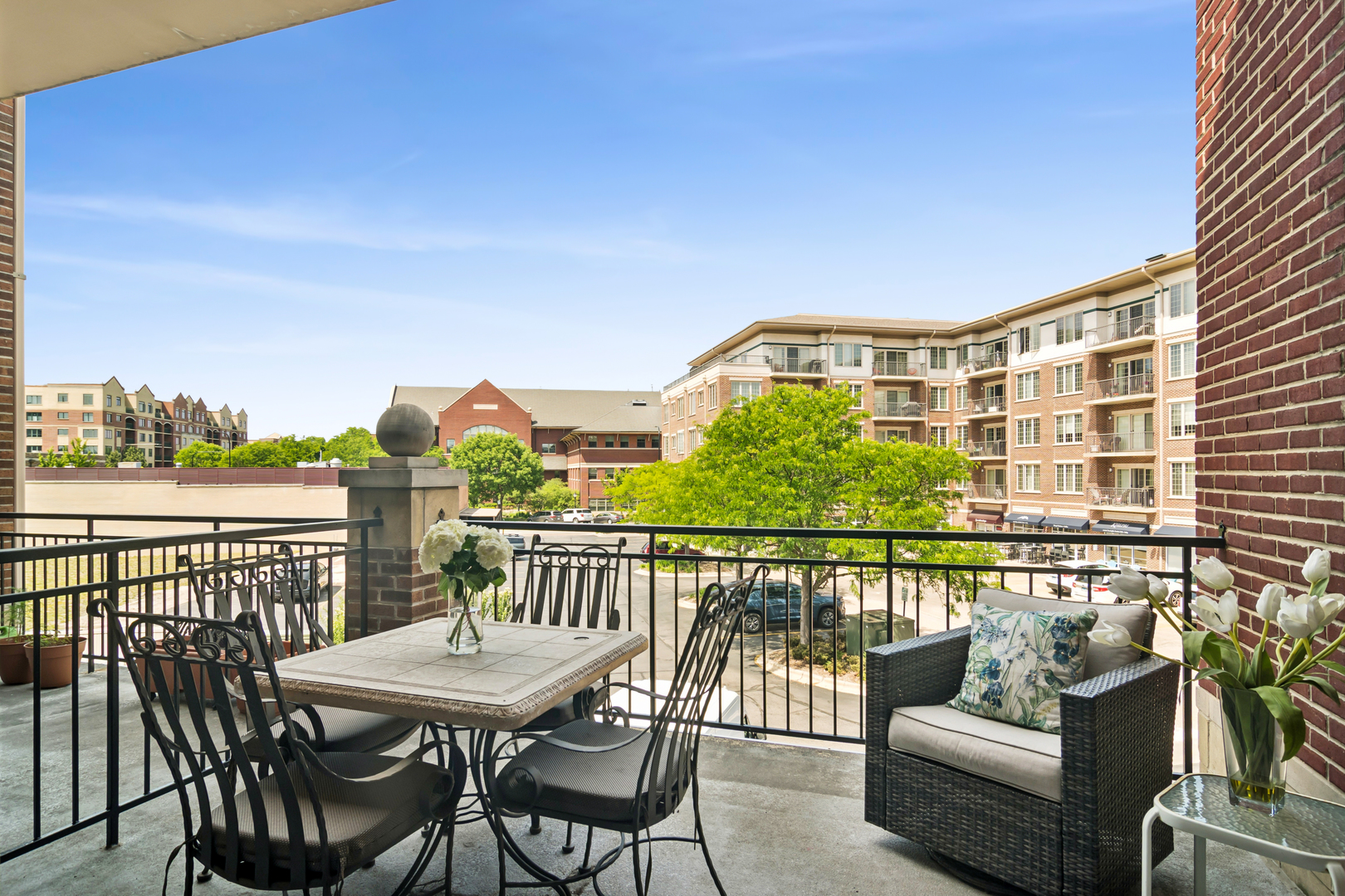 40 E Northwest Highway #208, Mount Prospect, IL 60056